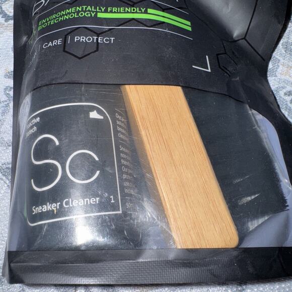 Sneaker Lab Basic Shoe Care Kit Cleaner Brush Repair Solution New Factory Sealed - Picture 3 of 6